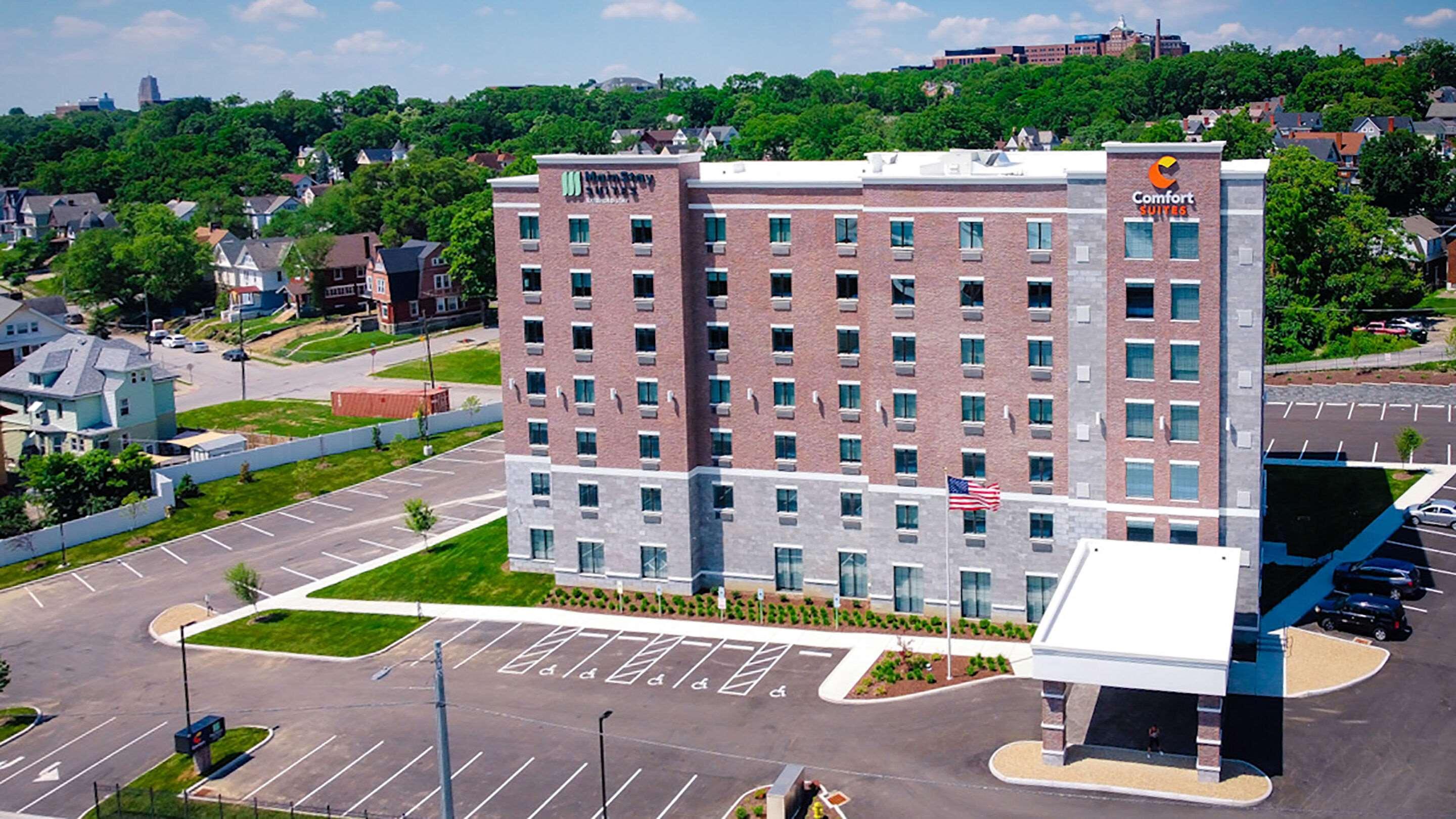 Comfort Suites Cincinnati University - Downtown Exterior foto